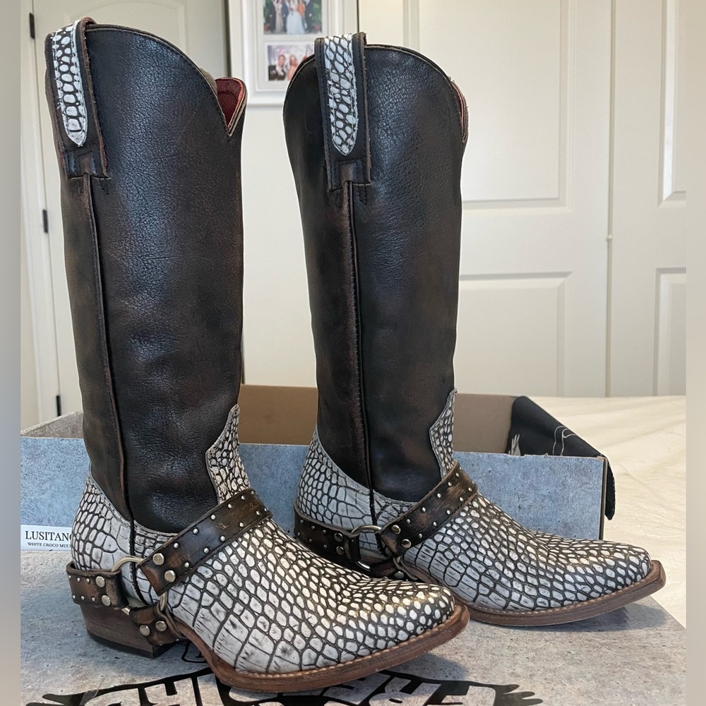 Lusitano White Croco Multis. Size 6